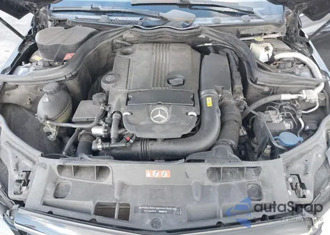 2014 Mercedes-Benz C 250 Luxury/Sport z USA, uszkodzony, nr VIN WDDGF4HB0EA964437